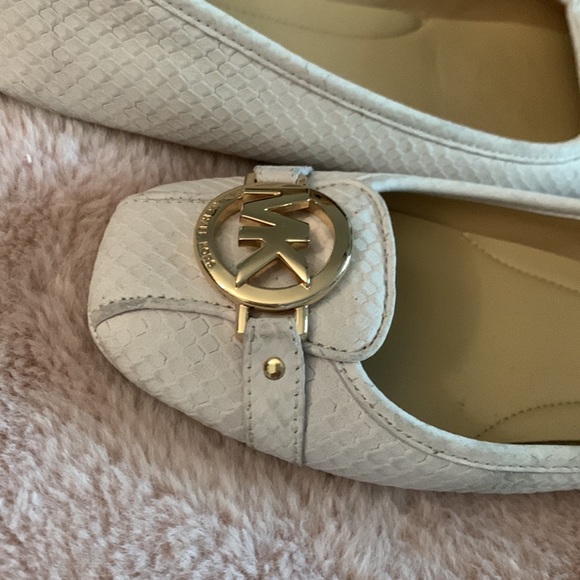 Michael Kors creme colored ballerina flats worn 1 - Picture 6 of 7